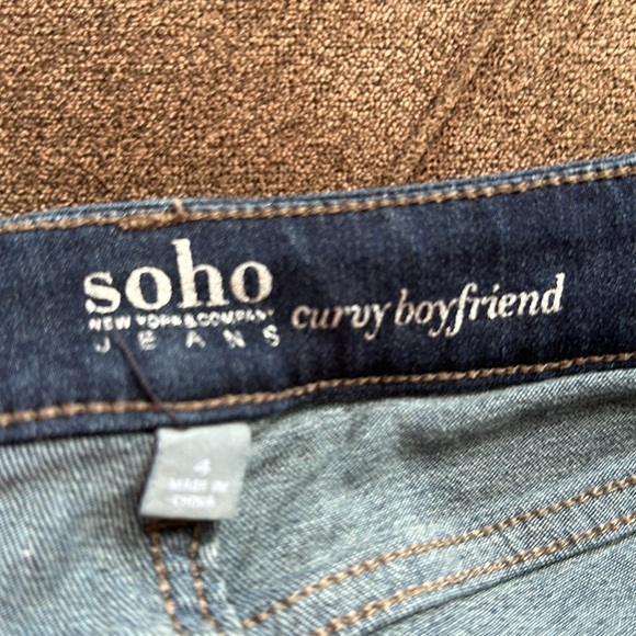 New York & Company SoHo Curvy Boyfriend Jeans with Embroidered Heart Size 4 - Picture 9 of 9